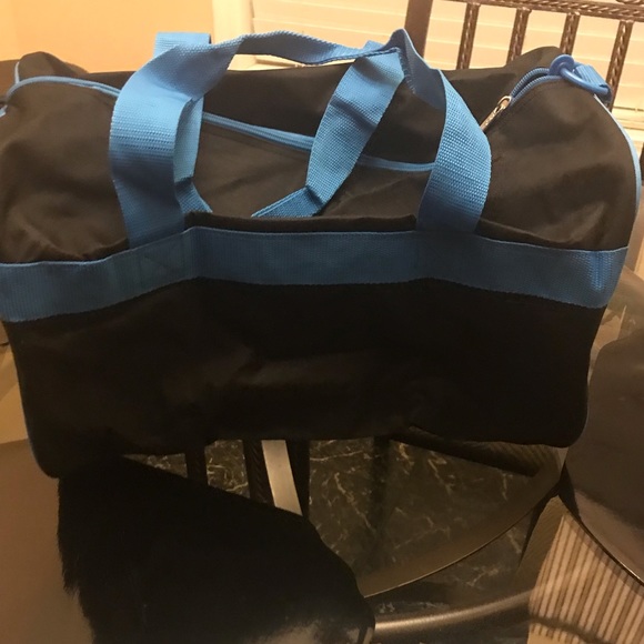 NWT ~ Disney Mickey Mouse 18” Duffle Bag - Picture 5 of 8